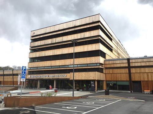 CO₂ kyler och värmer Sveriges största träbyggda passivhus